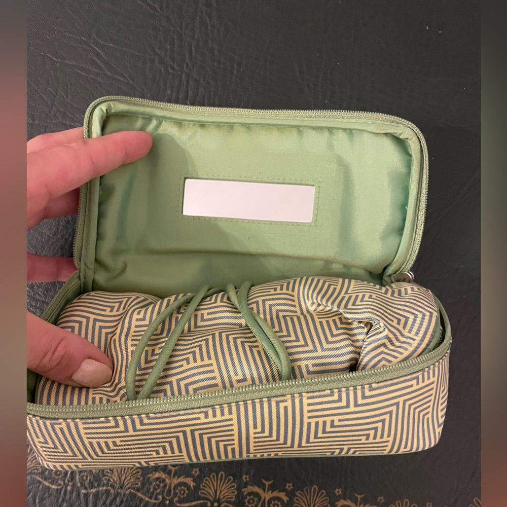 Jim Thompson Green Print Makeup and Jewelry Traveling Bag Matching Set